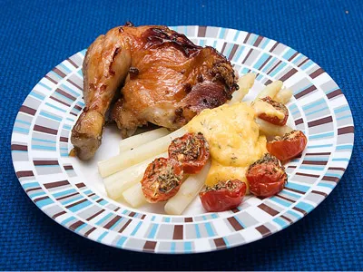 Курица, фаршированная гречкой и яблоками