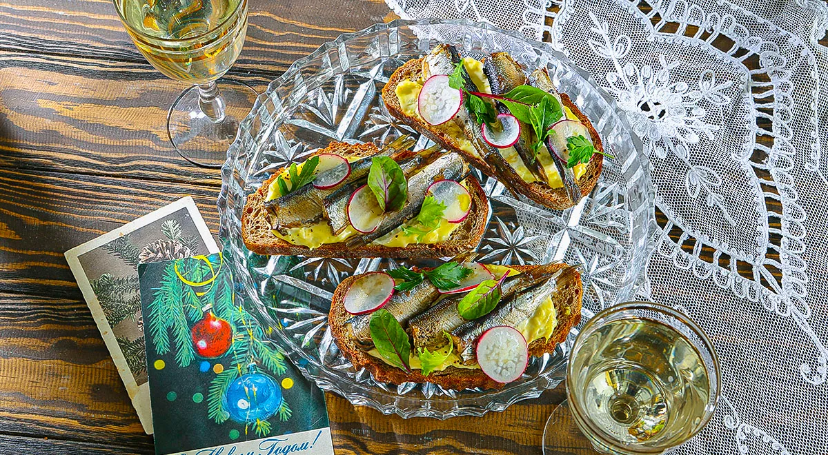 Бутерброды со шпротами на ржаном хлебе 