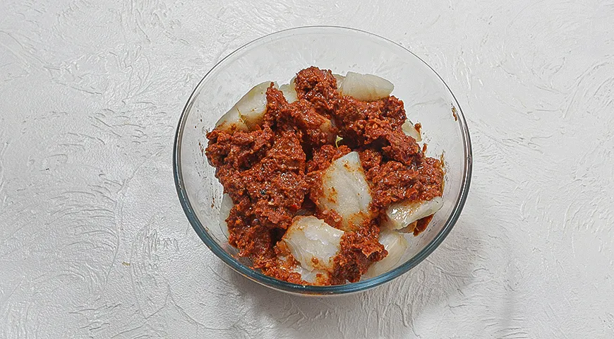 Шашлык из белой рыбы с мятным соусом