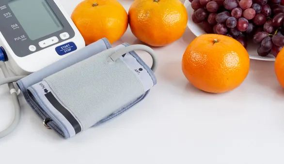 Праздничный стол при гипертонии: что можно есть без риска для сердца