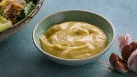 Соус для «Цезаря» с медом и горчицей