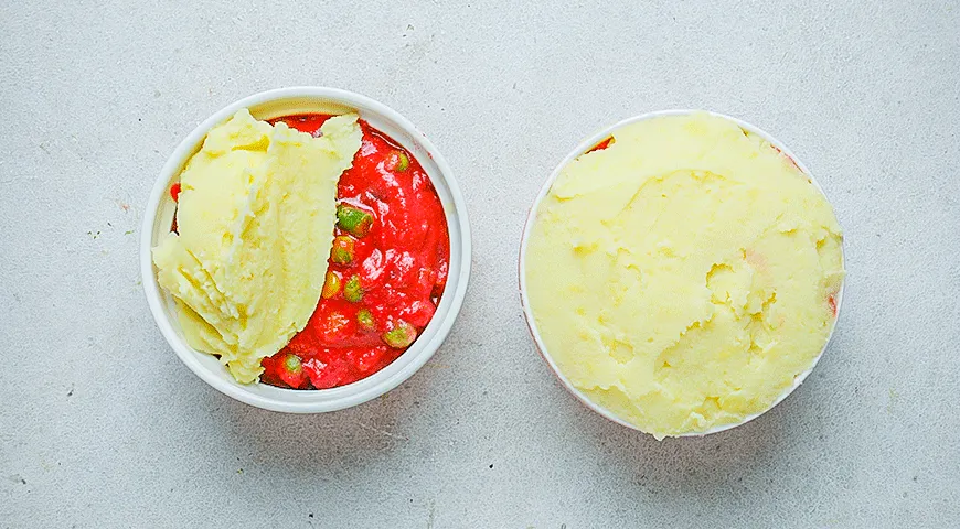 Картофельная запеканка с паштетом и овощами