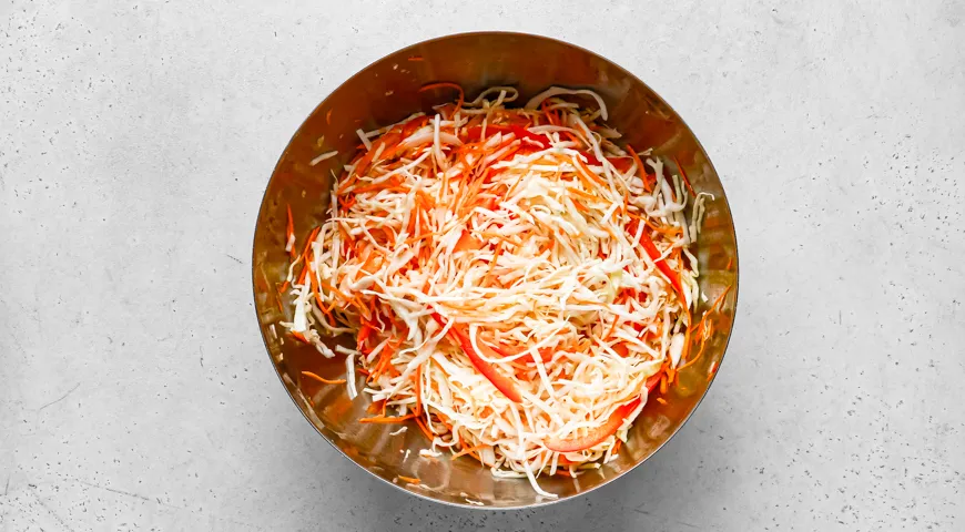 Быстрая маринованная капуста с перцем