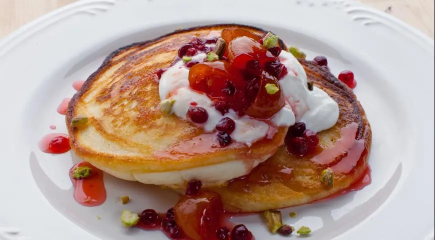 Панкейк с лимонным муссом и кумкватами