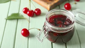 10 рецептов любимого вишневого варенья — с косточками и без