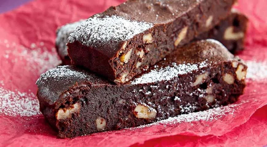 Шоколадный брауни с грецкими орехами