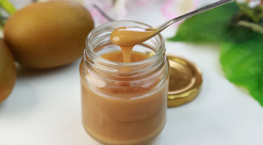 Мед манука – дорогое удовольствие, но по вкусу выгодно отличается от других видов меда