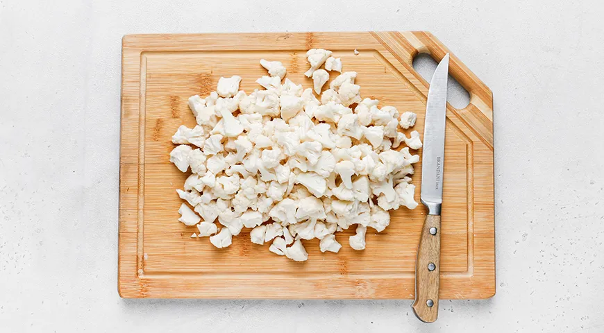 Цветная капуста с яйцом и сыром на сковороде