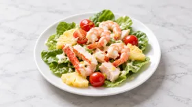 Салат с морепродуктами и ананасом