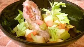 Курица с овощами, тушеная в медовом соусе