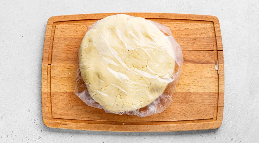 Песочные корзиночки с повидлом и белковым кремом