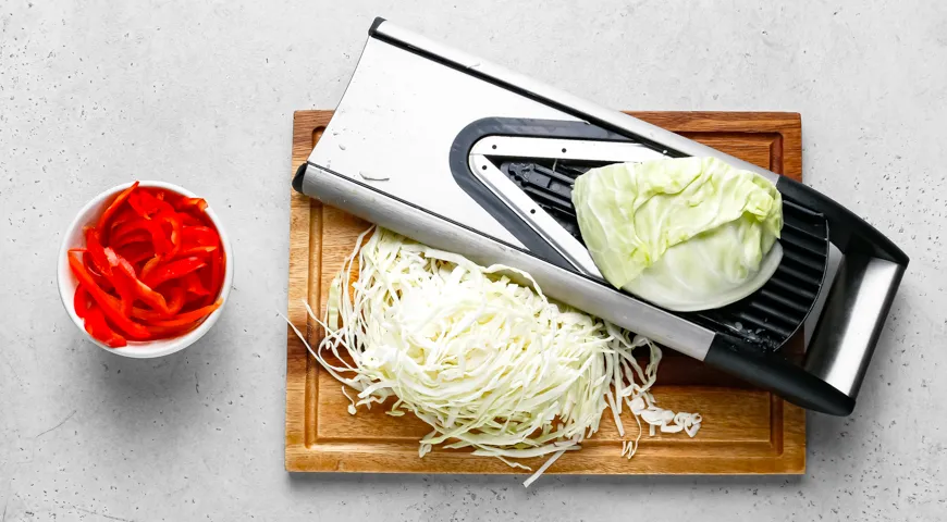 Быстрая маринованная капуста с перцем