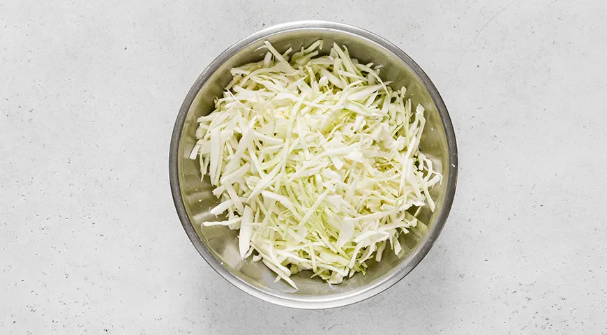 Капуста с луком и морковкой на сковороде по-домашнему