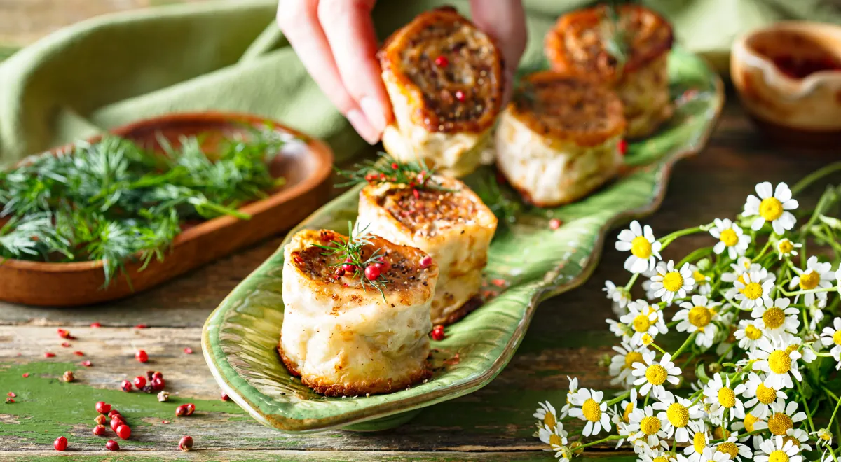 Рулетики из лаваша с фаршем (на сковороде)