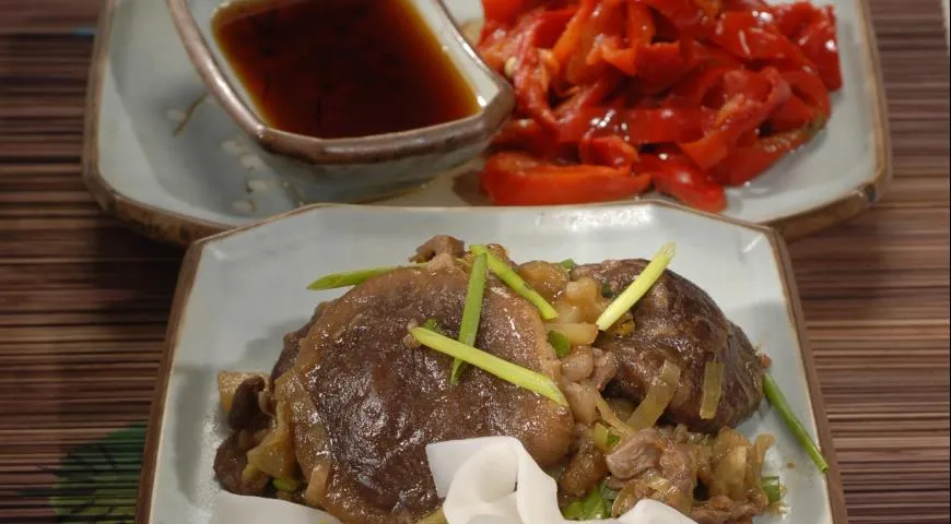 Говядина сукияки с овощами