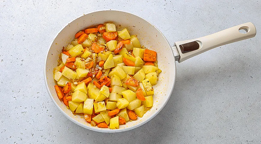 Сливочное рагу из курицы с овощами