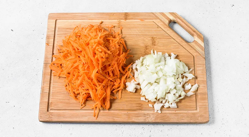 Голубцы овощные в морковном соусе