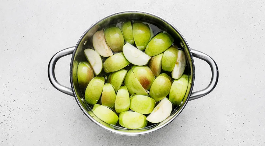 Компот из яблок и клюквы