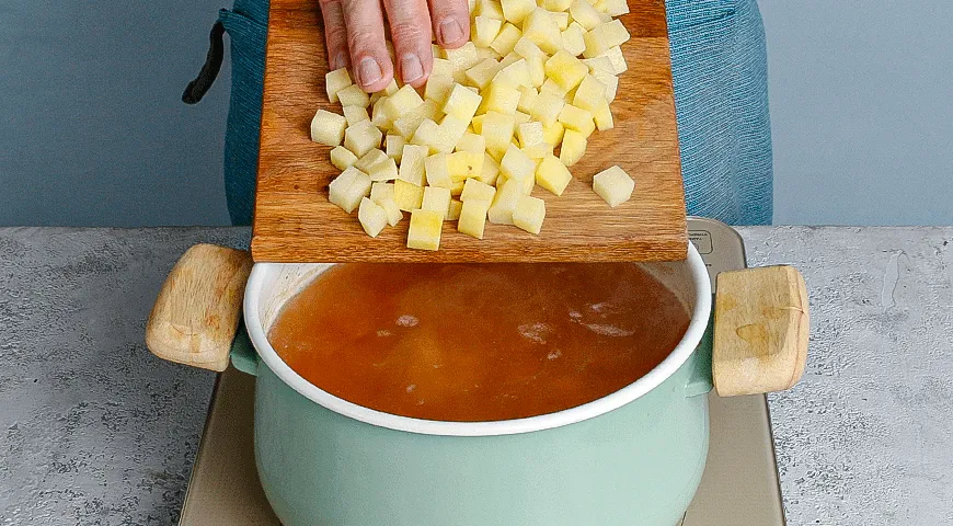 Суп гороховый с копченостями