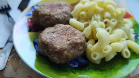 Котлеты из говядины и куриного филе.