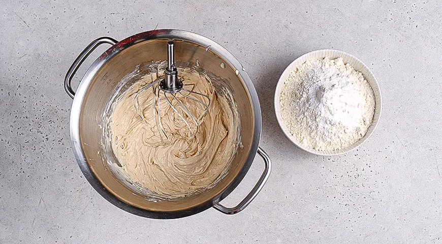 Блонди с соленой карамелью и мороженым