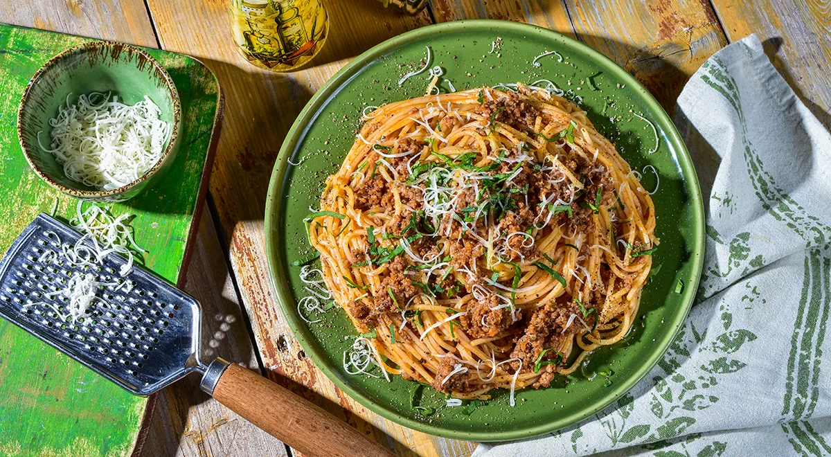 Паста с фаршем и томатной пастой