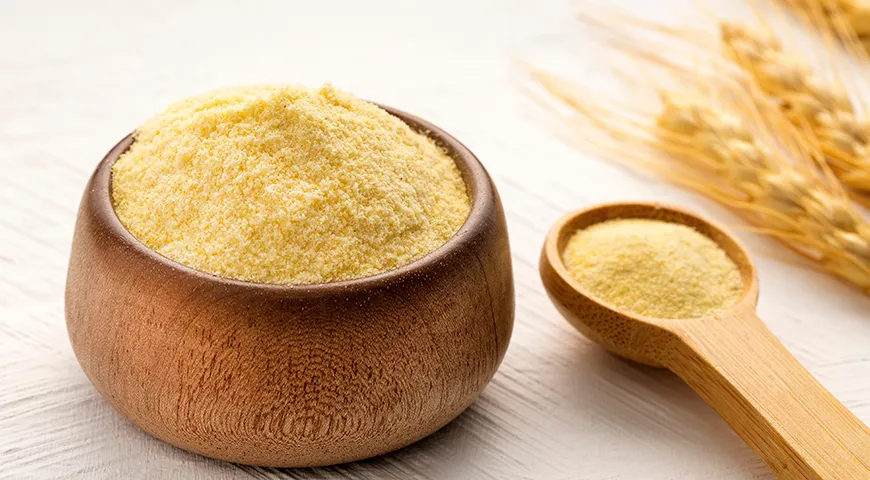 Крупа из твердых сортов манки (семолина) имеет кремовый или желтоватый оттенок, зернистую текстуру и насыщенный вкус