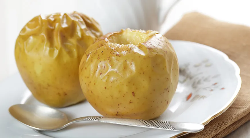 Печеные яблоки – один из самых популярных советских десертов