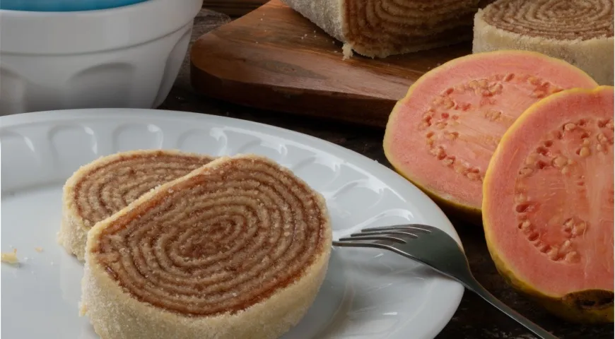Гуава хороша и в сладких десертах, и в острых соусах, и даже в мясных маринадах