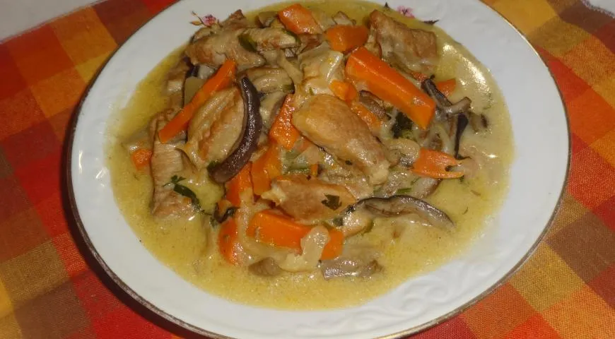 Рецепт тушёной свинины с грибами и овощами