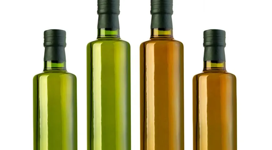 Растительные масла лучше покупать в бутылках из темного стекла или пластика, непрозрачных банках