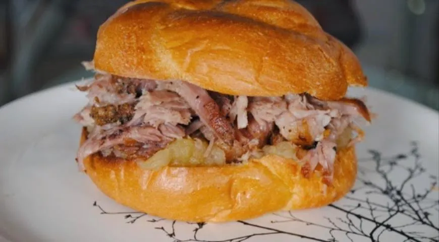 Сэндвич с рваной свининой: рецепт от Шефмаркет