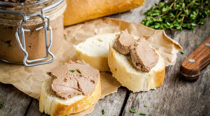 Паштет из куриной печени со сливочным маслом