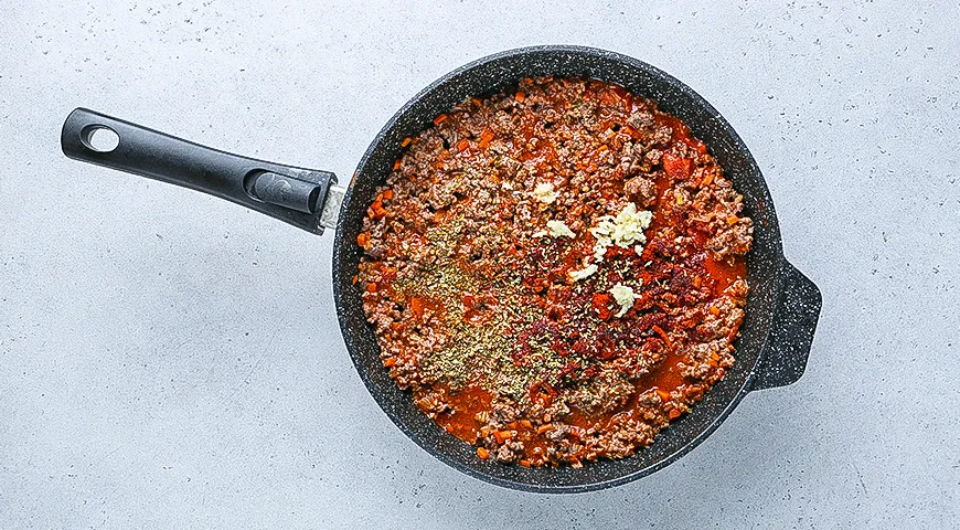 Запеканка с мясным рагу и полентой
