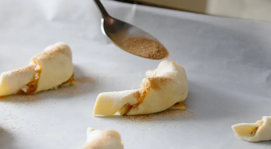 Песочный рогалик с сахаром