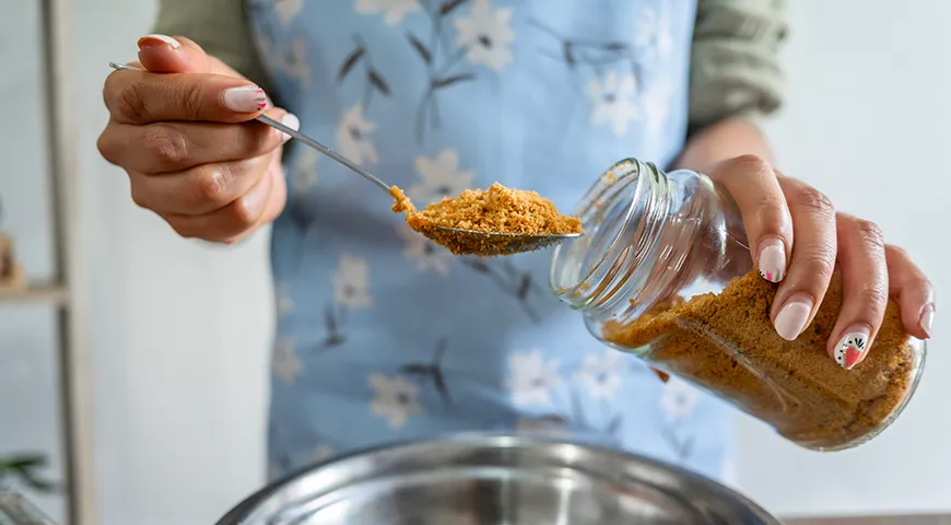 Для диабетиков или людей с инсулинорезистентностью коричневый сахар так же опасен, как и белый