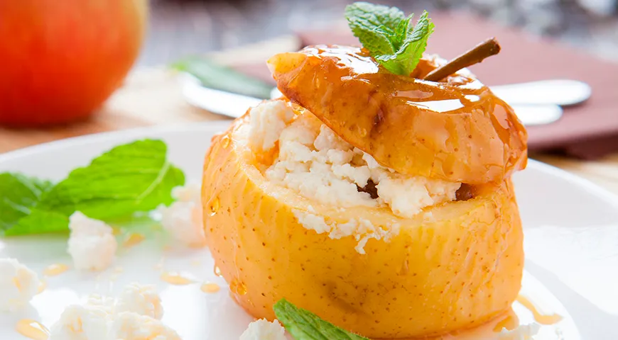 Фаршированное творогом яблоко Голден 