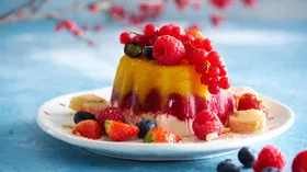Рецепты с молочной продукцией, ягодами и манго