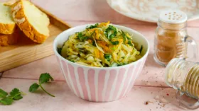 Капуста с луком и морковкой на сковороде по-домашнему