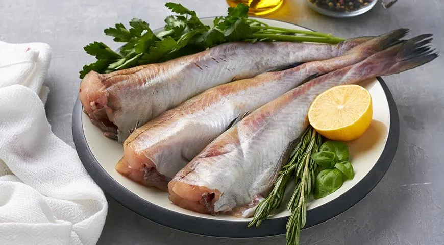 Минтай относится к ценным диетическим сортам рыбы и рекомендован для регулярного включения в рацион людей всех возрастов