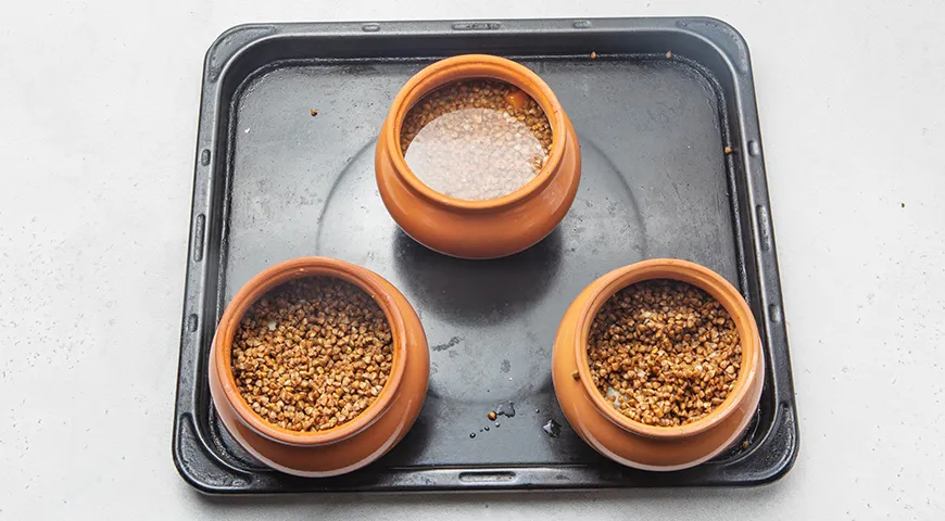 Гречка с мясом в горшочке