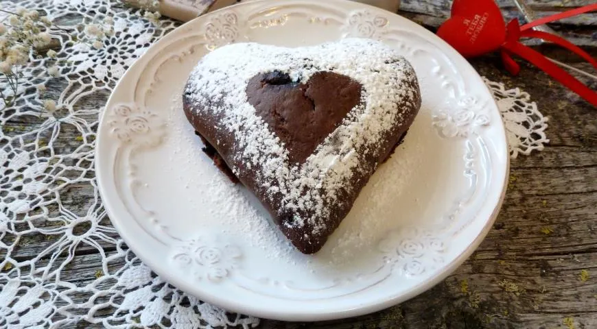 Шоколадный пирог с черникой