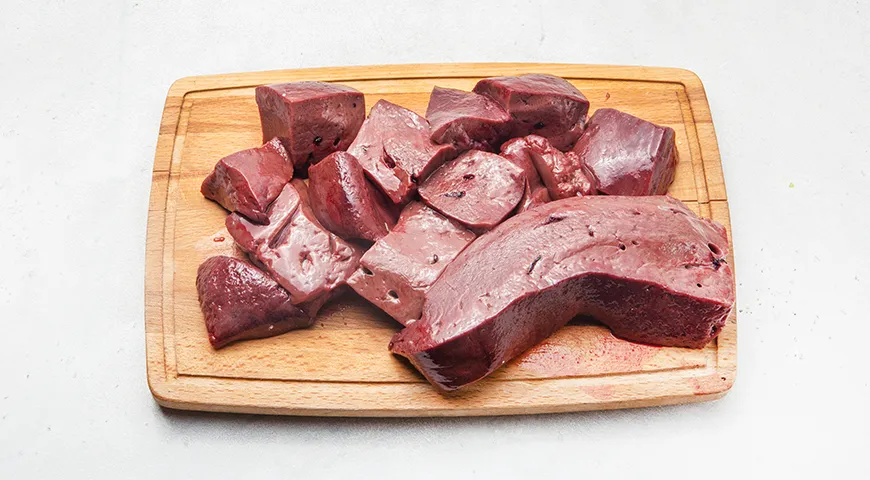 Шашлык из говяжьей печенки на мангале