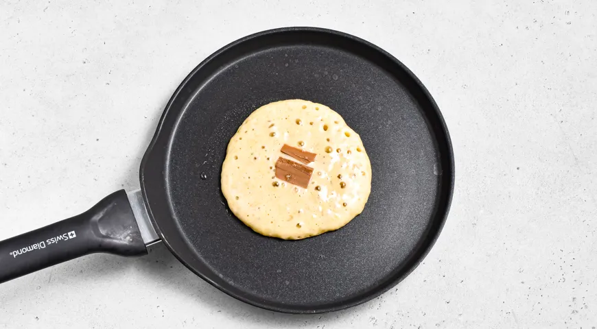 Банановые панкейки с шоколадом внутри