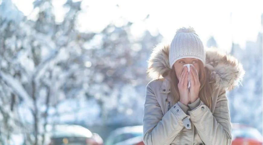 Аллергия на холод на руках и лице зимой, что с ней делать и как лечить — читать на азинский.рф