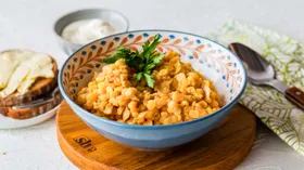 Гороховая каша в кастрюле