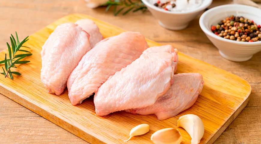 Разделанные куриные крылышки — крыло, разделенное по суставам на 2 основные мясистые части