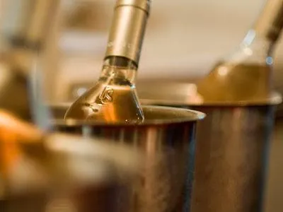 Что пить летом. Розовые, белые, красные летние вина, шампанские и игристые вина.