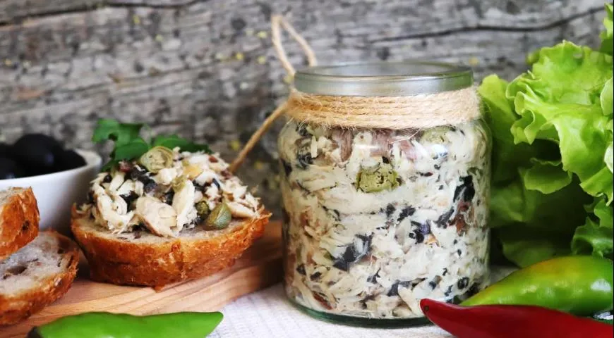 Риет из скумбрии с маслинами и каперсами