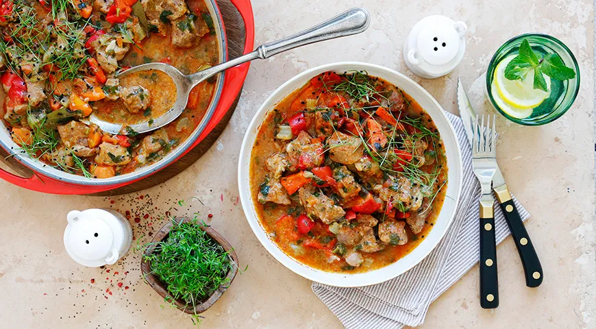 Рецепт гуляша из индейки, приготовленного на свином топленом жире